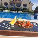 Romana アパートホテル