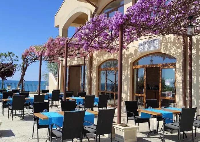 Romana アパートホテル 4*