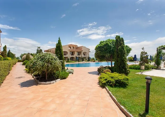 Апартхотел Romana 4*